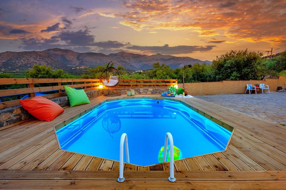 Natural landscape, Decorative detail, Mountain view, Pool view, Swimming pool, Swimming pool, Sunset
