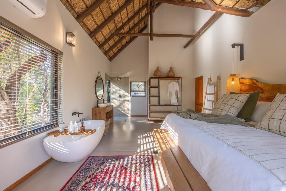 Photo of the whole room, Bedroom, air conditioner
