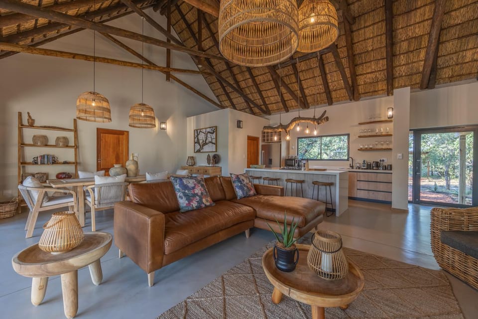 Kitchen or kitchenette, Living room, Seating area