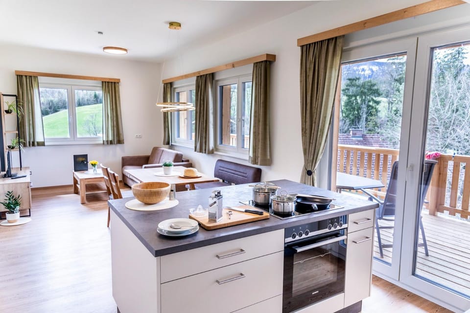 View (from property/room), Kitchen or kitchenette, Living room, Seating area, Dining area, minibar, pet friendly