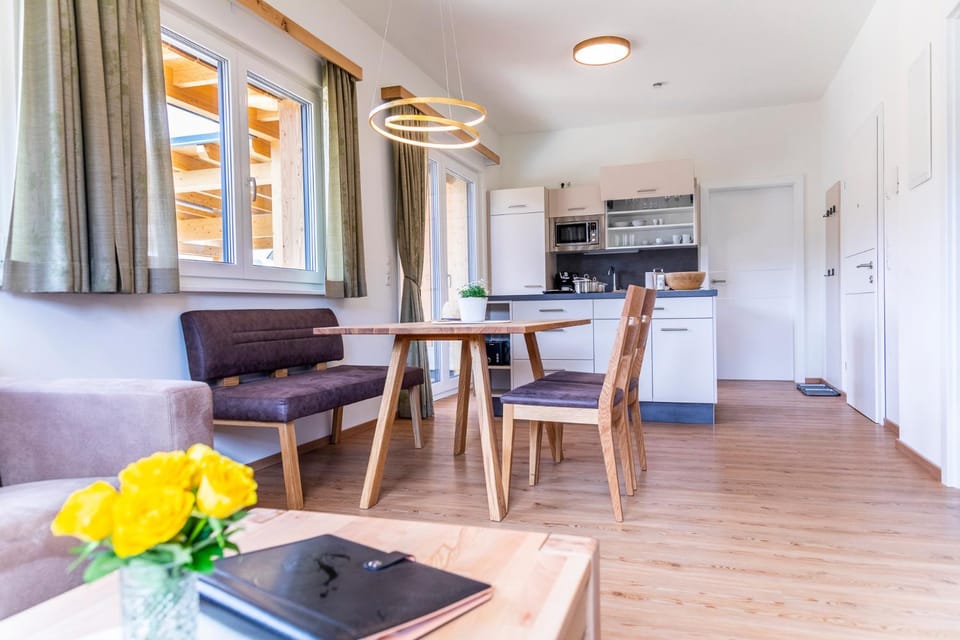 Kitchen or kitchenette, Living room, Seating area, Dining area, minibar, stove