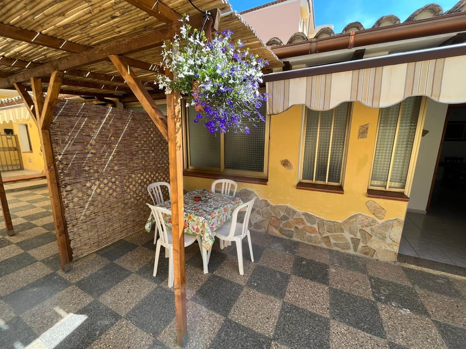 Patio, Dining area