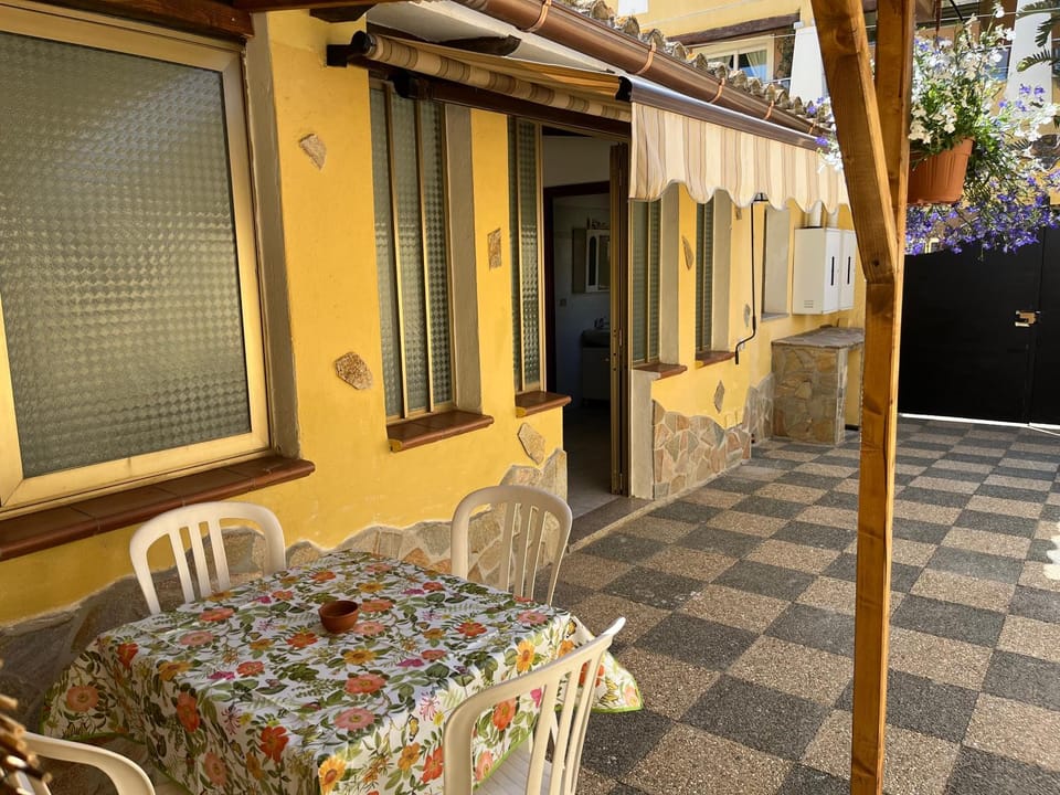 Patio, Dining area