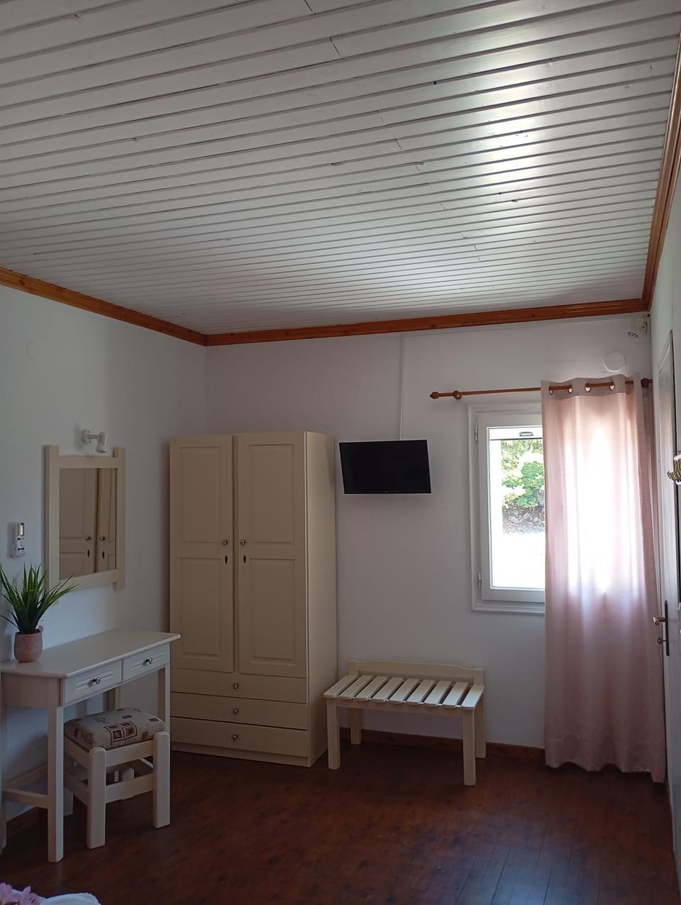 TV and multimedia, wardrobe