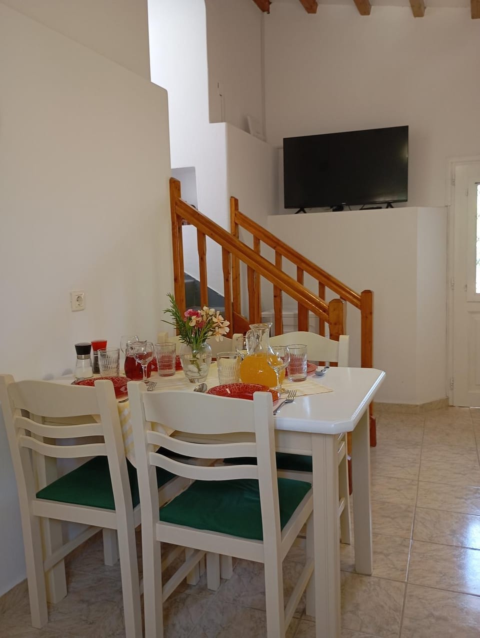 TV and multimedia, Dining area