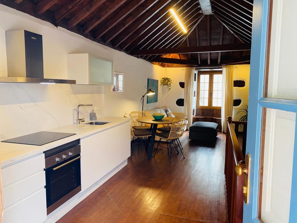 Kitchen or kitchenette, Living room, stove