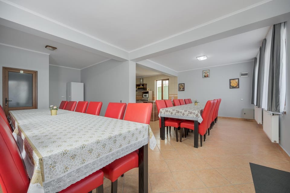Seating area, Dining area