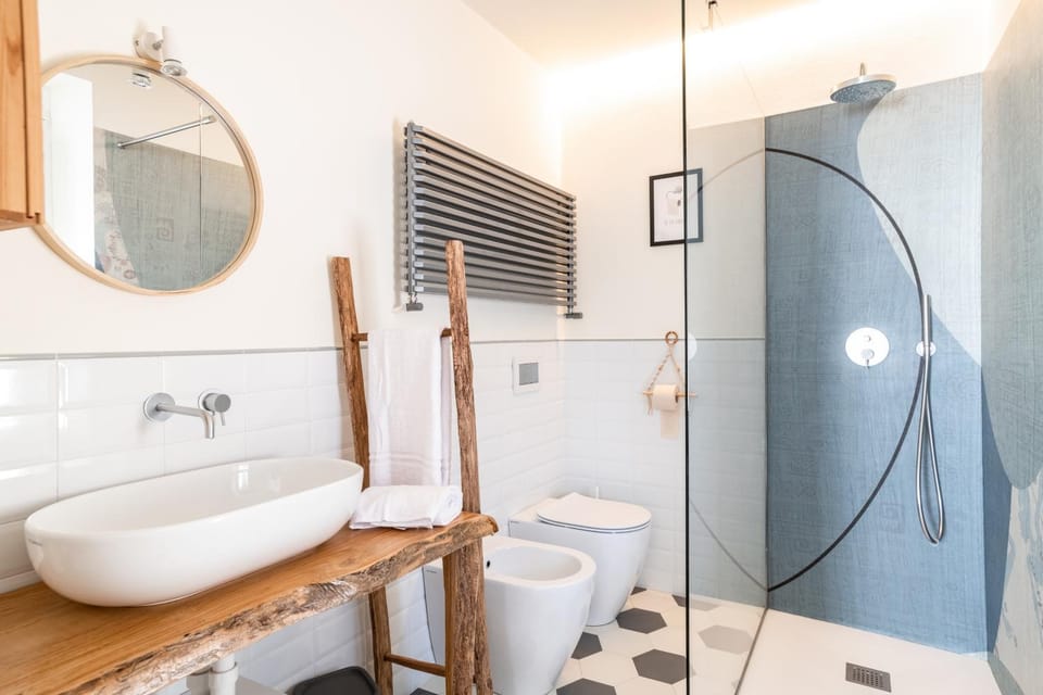 Shower, Toilet, Bathroom, bidet, towels