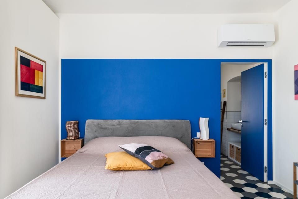 Bed, Bedroom, air conditioner