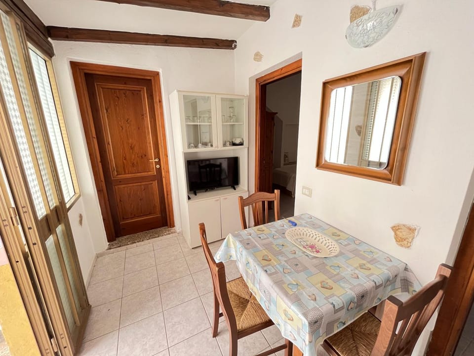 TV and multimedia, Living room, Dining area