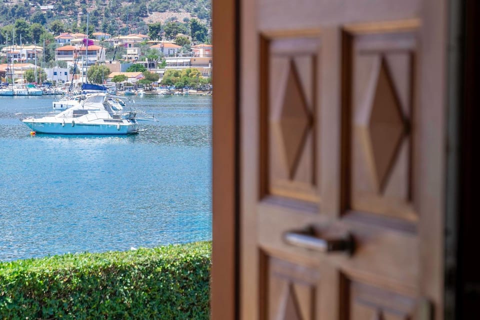 Facade/entrance, Sea view
