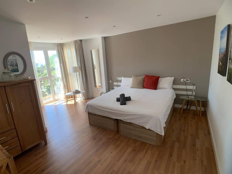 Bed, Photo of the whole room