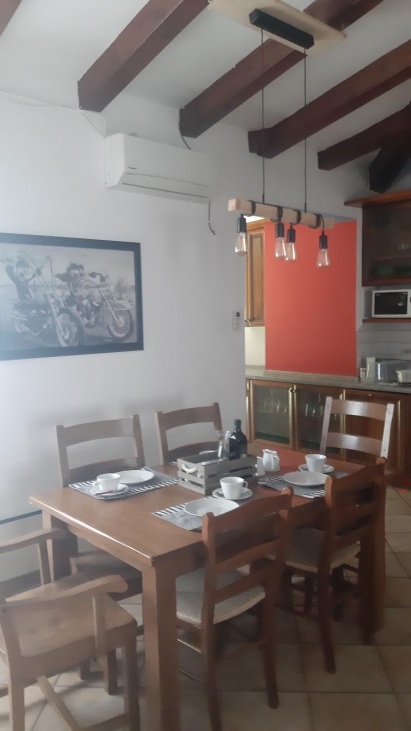 Kitchen or kitchenette, Dining area, minibar