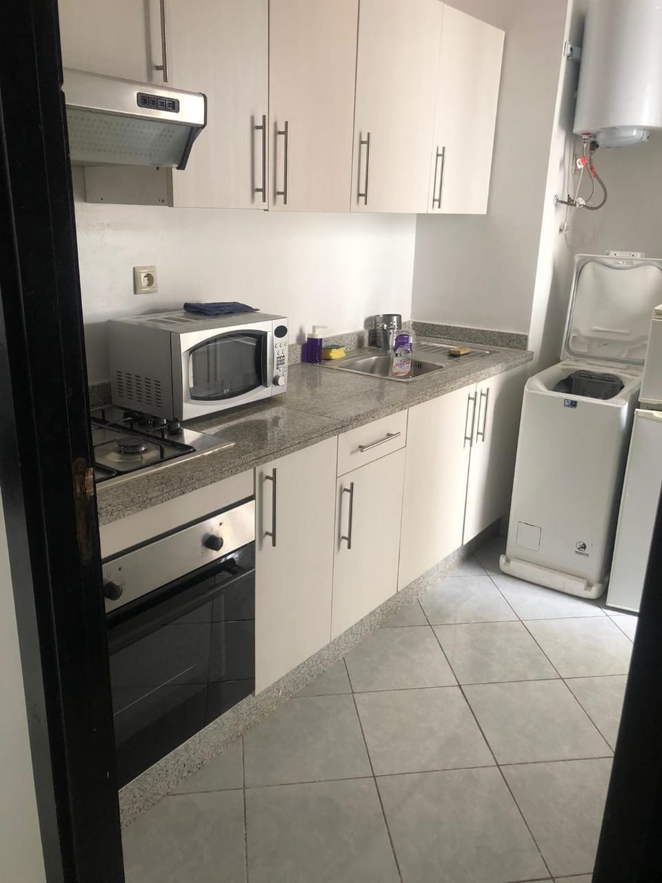 Kitchen or kitchenette, pet friendly, stove