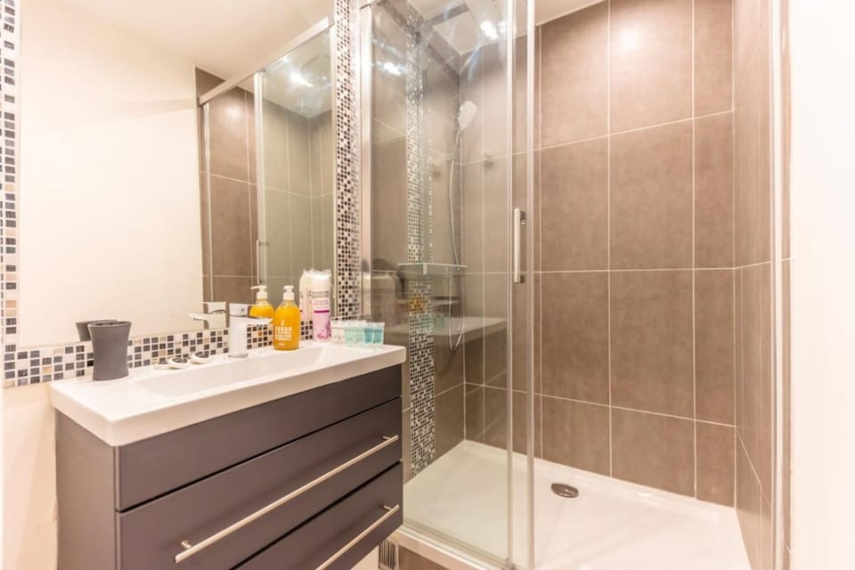 Shower, Bathroom
