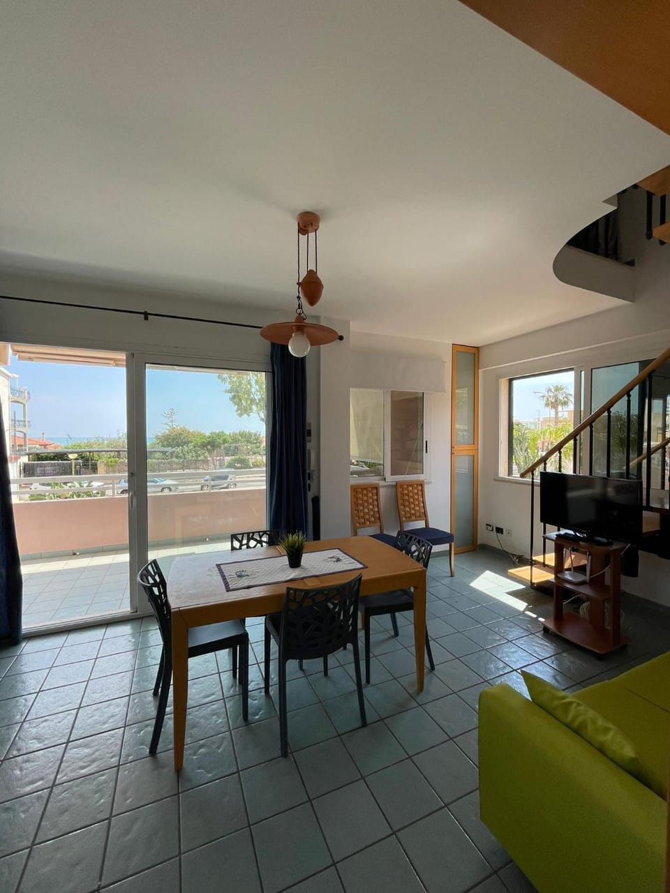 View (from property/room), Balcony/Terrace, Living room