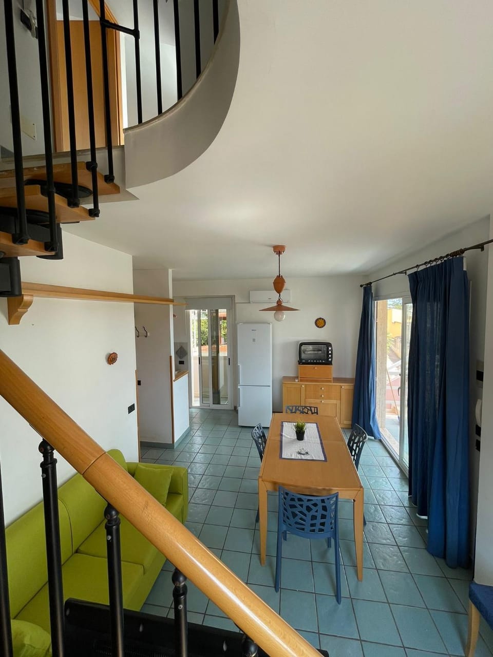 Kitchen or kitchenette, Seating area, Dining area