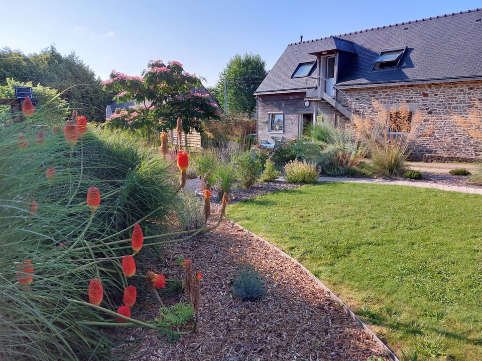 Property building, Natural landscape, Garden, Garden view