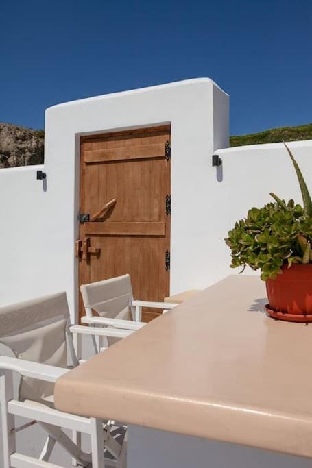 Amazing Vineyard View Luxury Villa with juccuzi! Villa in Santorini