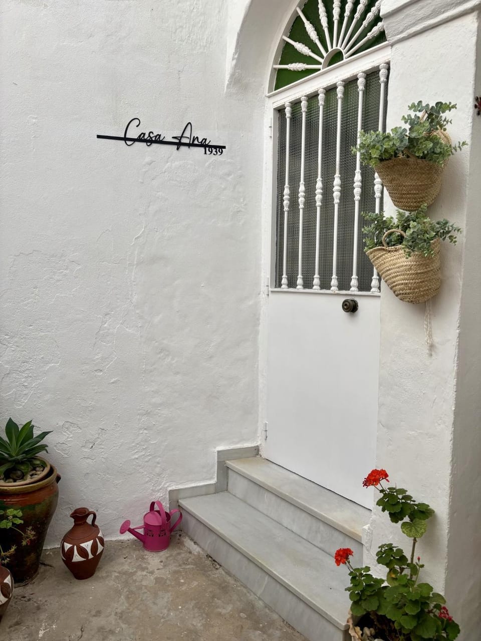 Facade/entrance, Off site