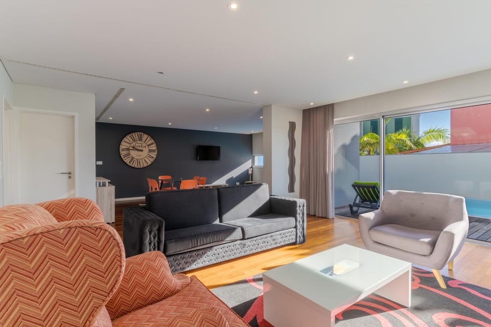 TV and multimedia, Living room, Seating area