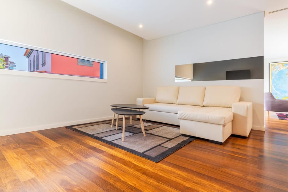 Kitchen or kitchenette, Seating area
