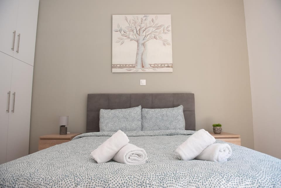 Bed, Photo of the whole room, Bedroom, towels, wardrobe