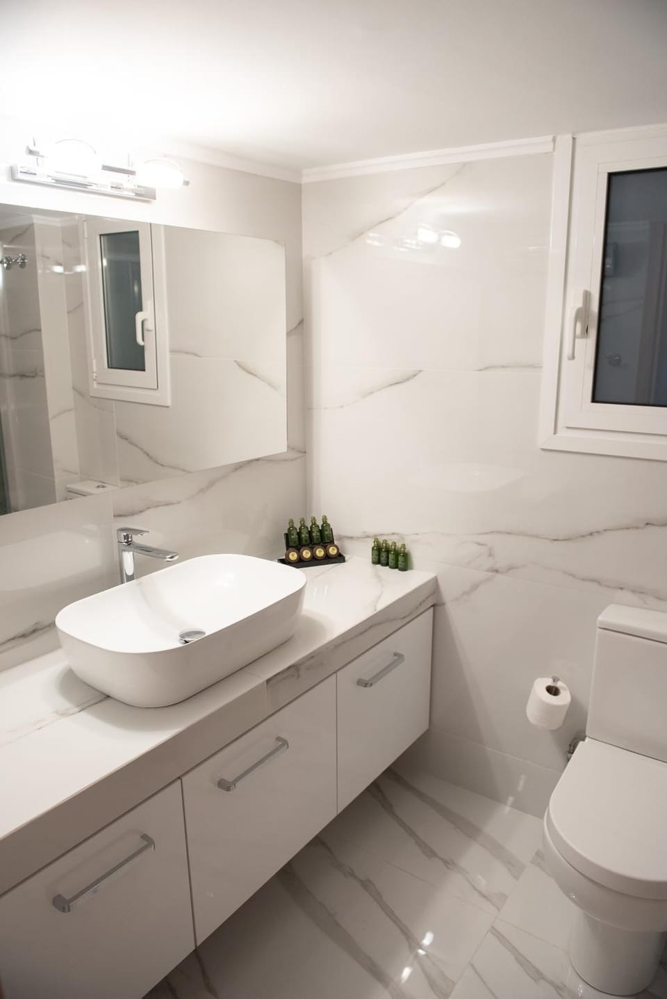 Toilet, Bathroom, microwave