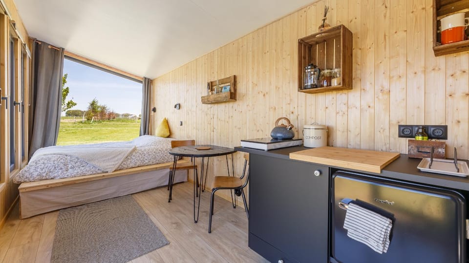 Bed, Kitchen or kitchenette, Living room, Photo of the whole room, Seating area, Dining area, Bedroom