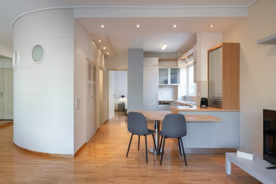 Kitchen or kitchenette, Seating area, Dining area