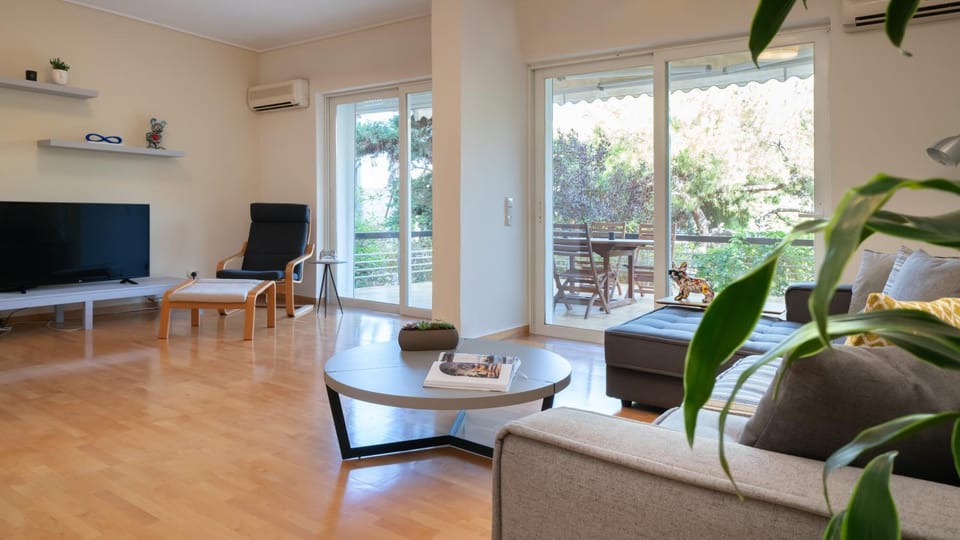 TV and multimedia, Living room, Evening entertainment, air conditioner