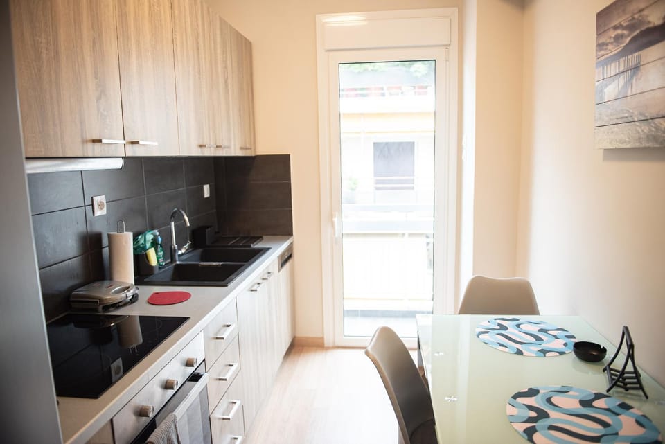 Kitchen or kitchenette, pet friendly, stove, kitchen