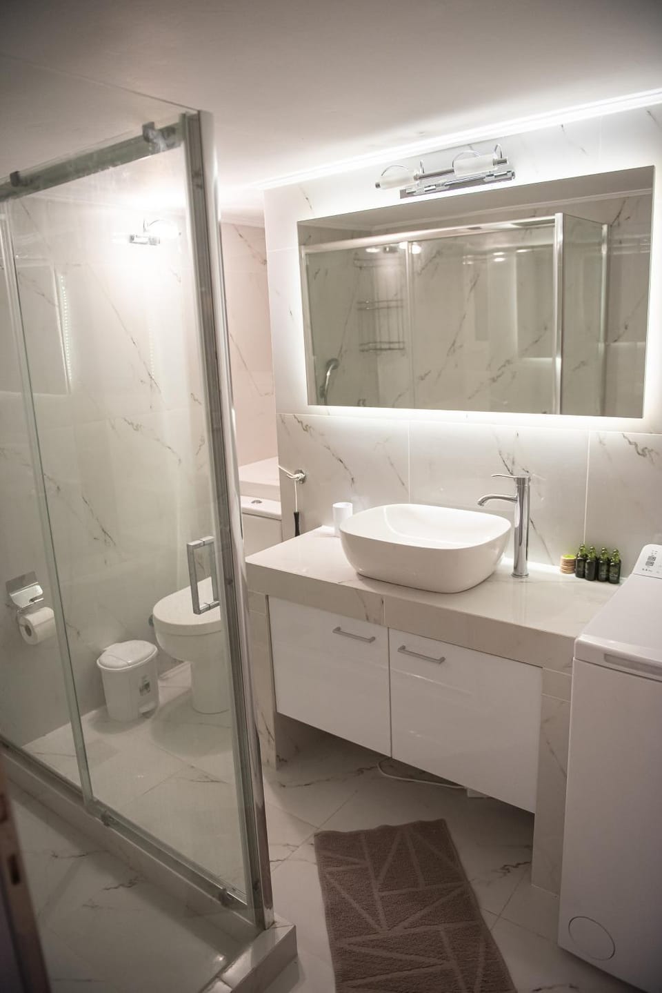 Shower, Toilet, Bathroom, microwave