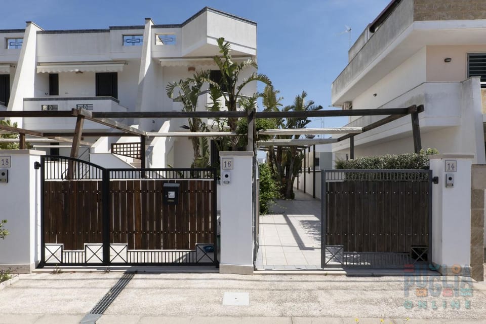 Property building, Day, View (from property/room), Balcony/Terrace