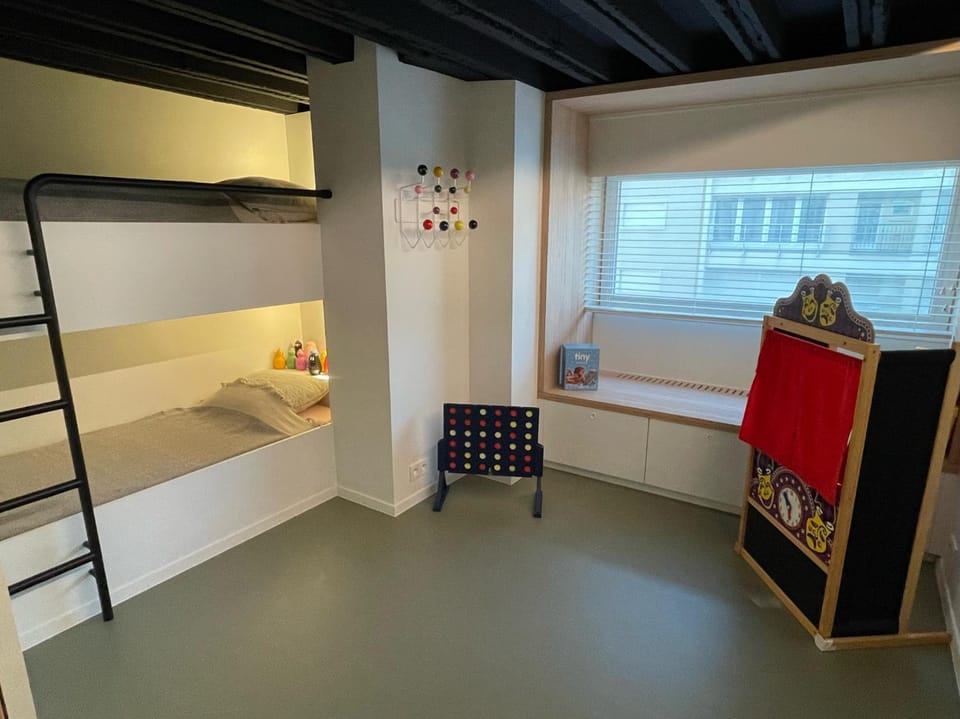 Photo of the whole room, Bedroom