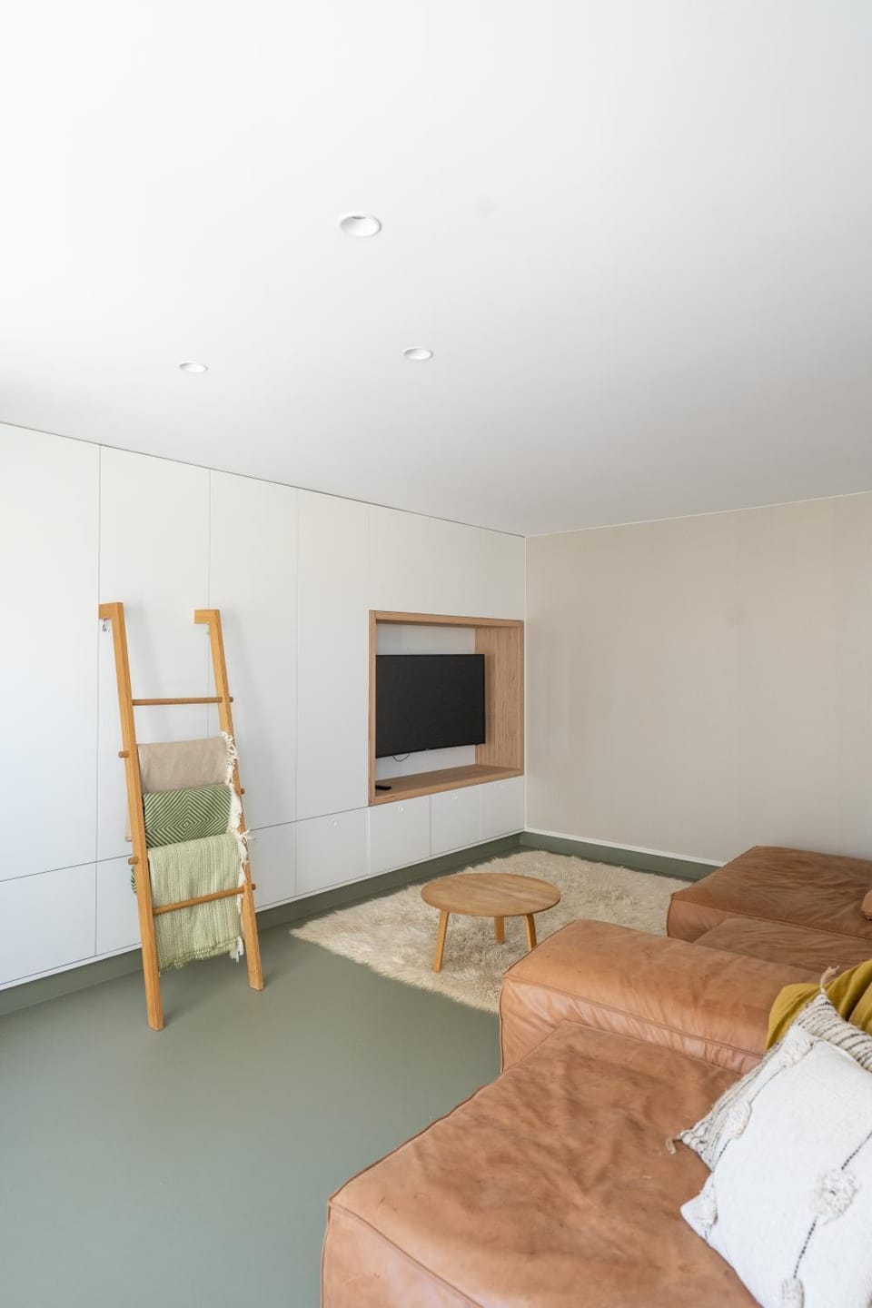 TV and multimedia, Living room, Beach