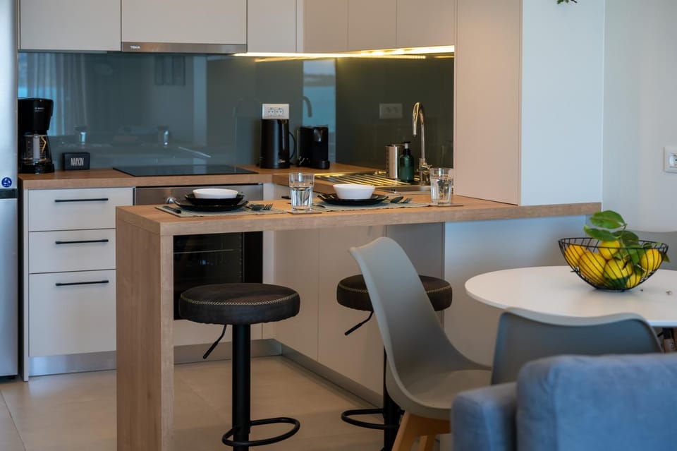 Dining area, kitchen