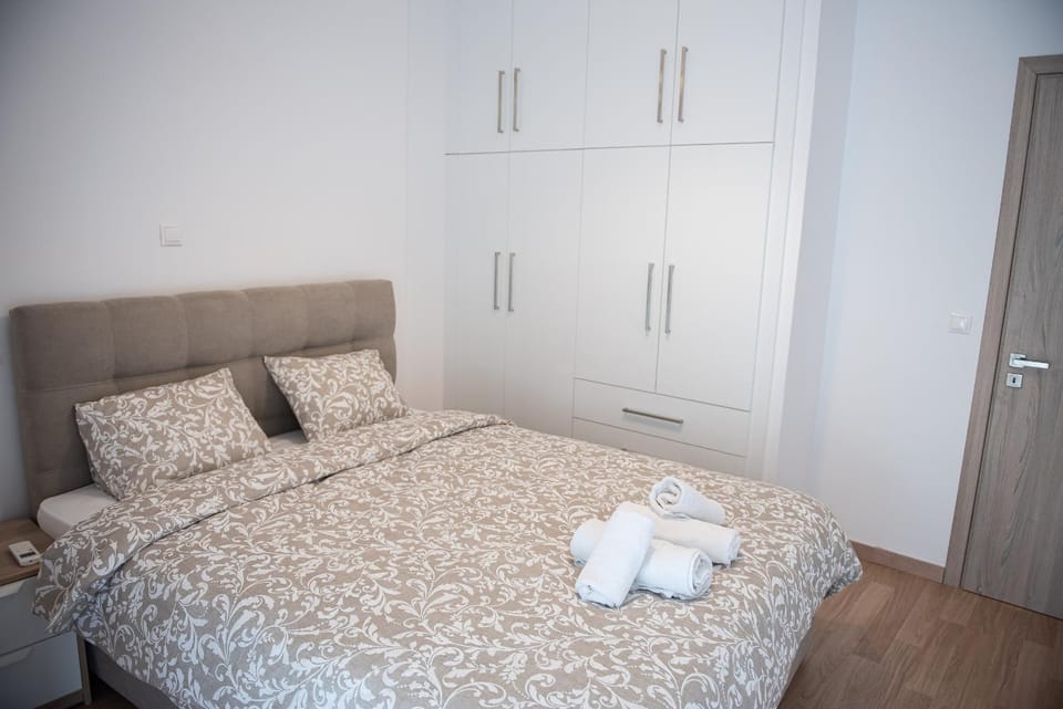 Bed, Photo of the whole room, Bedroom, towels, wardrobe