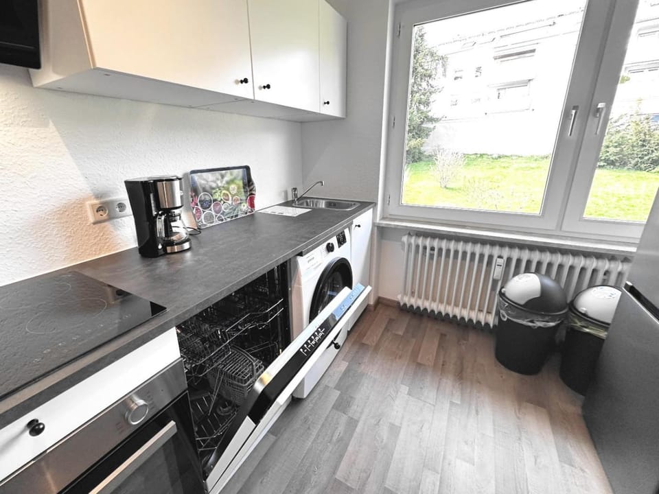Coffee/tea facilities, Kitchen or kitchenette, dishwasher, stove, washing machine