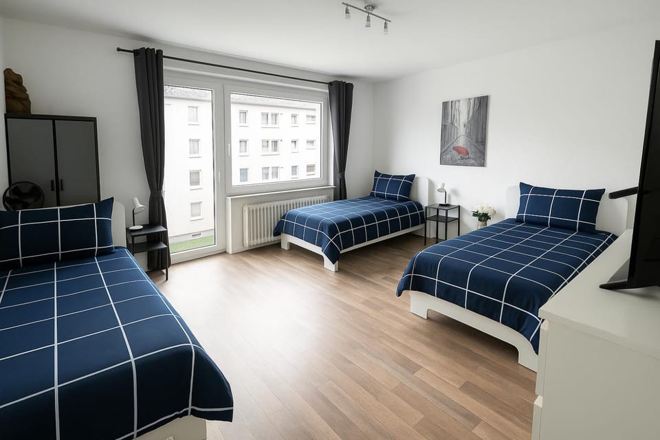Bed, TV and multimedia, Photo of the whole room, Bedroom