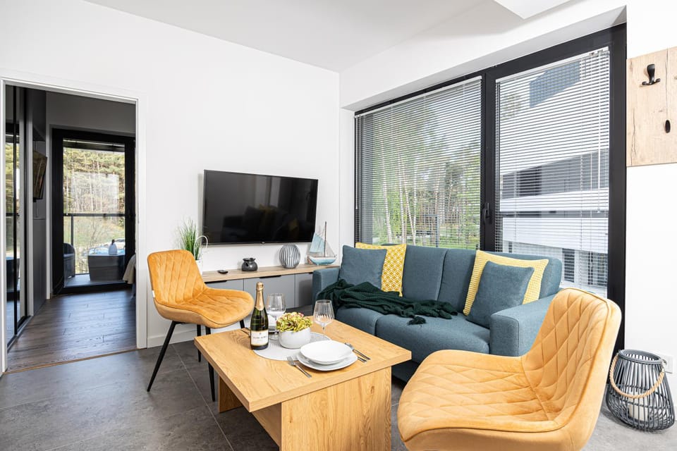 TV and multimedia, Living room, Seating area, Evening entertainment
