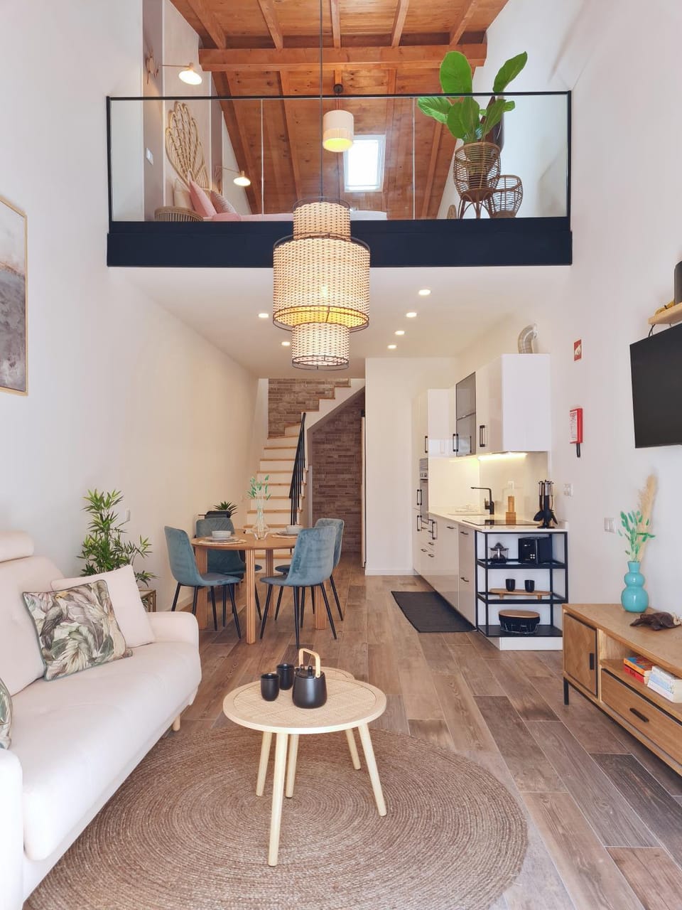 TV and multimedia, Kitchen or kitchenette, Living room, Dining area, Bedroom