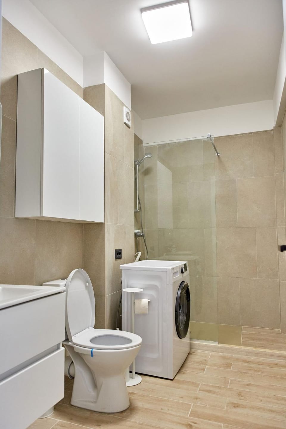 Shower, Toilet, Bathroom, washing machine, dryer