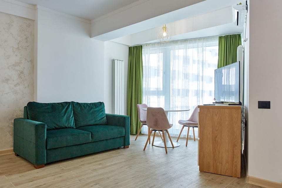 Communal lounge/ TV room, TV and multimedia, Living room, Seating area, Evening entertainment