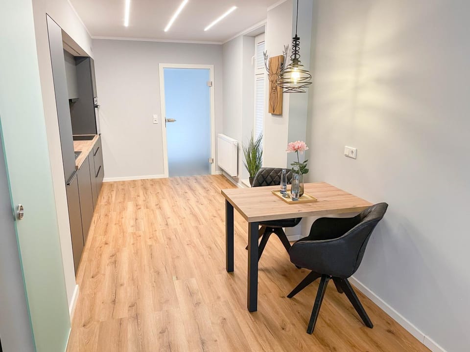 Dining area, kitchen