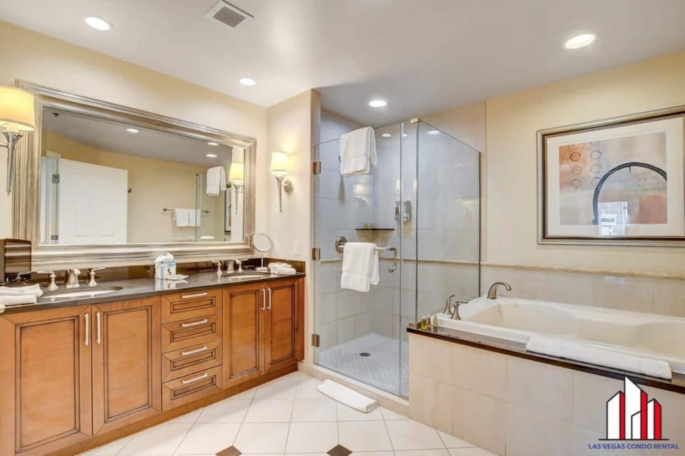 MGM Signature-04-603 Strip View Jacuzzi Studio House in Las Vegas Strip