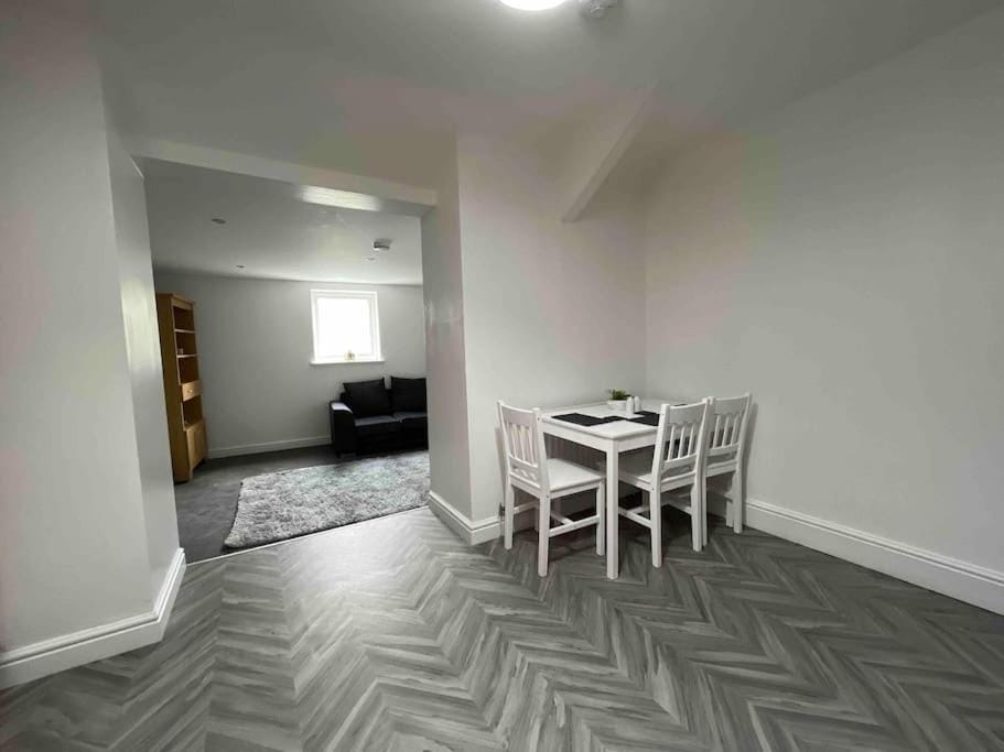 Seating area, Dining area