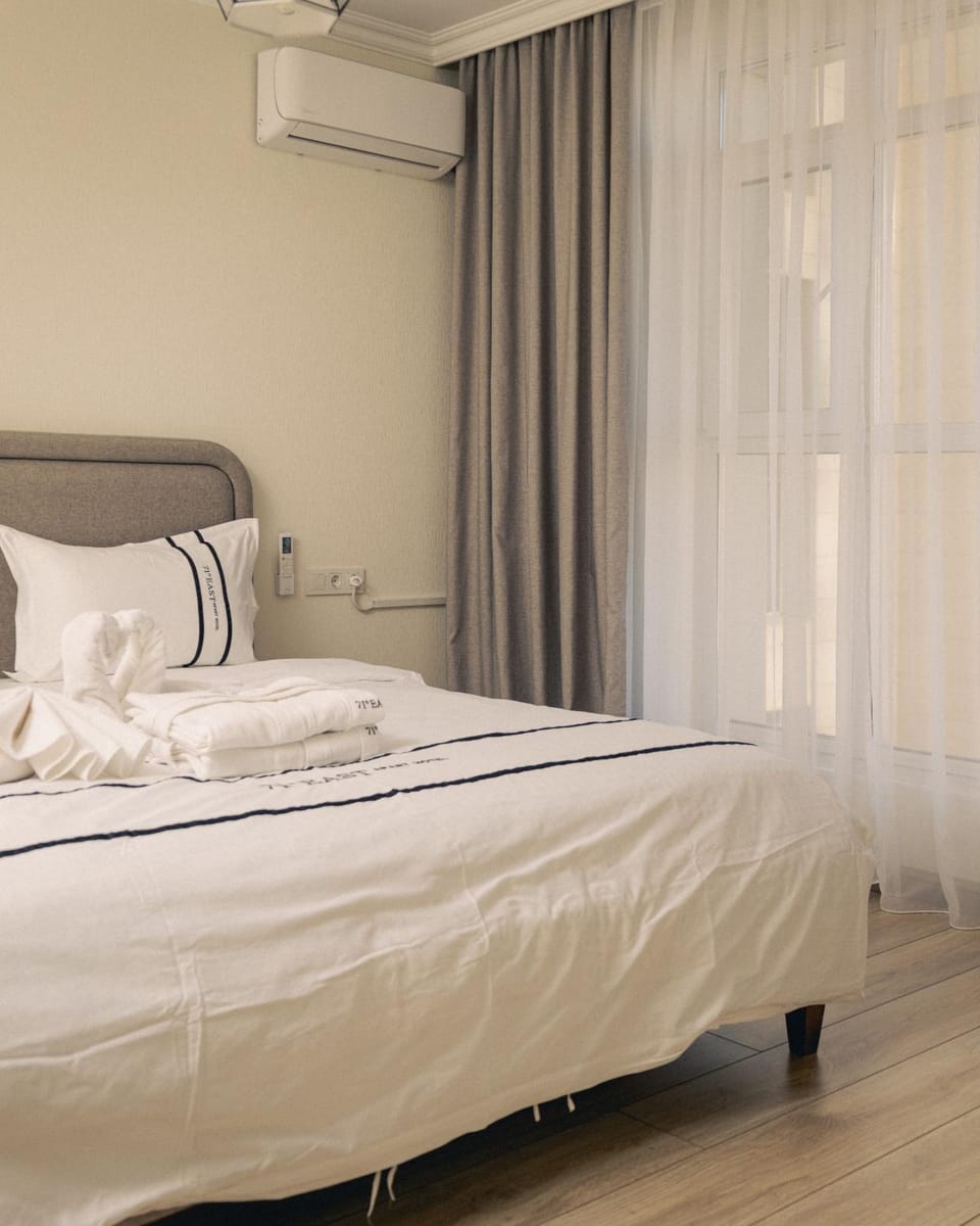 Bed, Photo of the whole room, Bedroom, towels, air conditioner