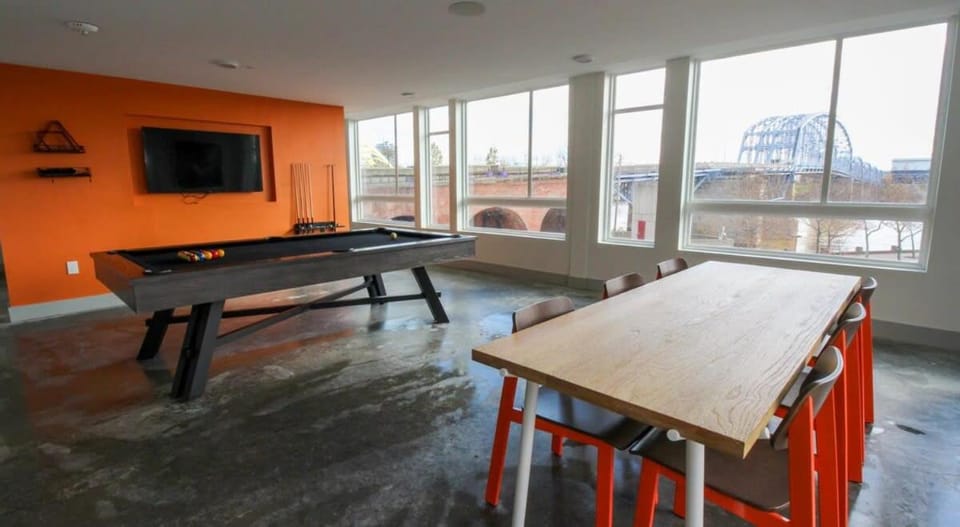 CozySuites at ArtCincy Apartment in Newport