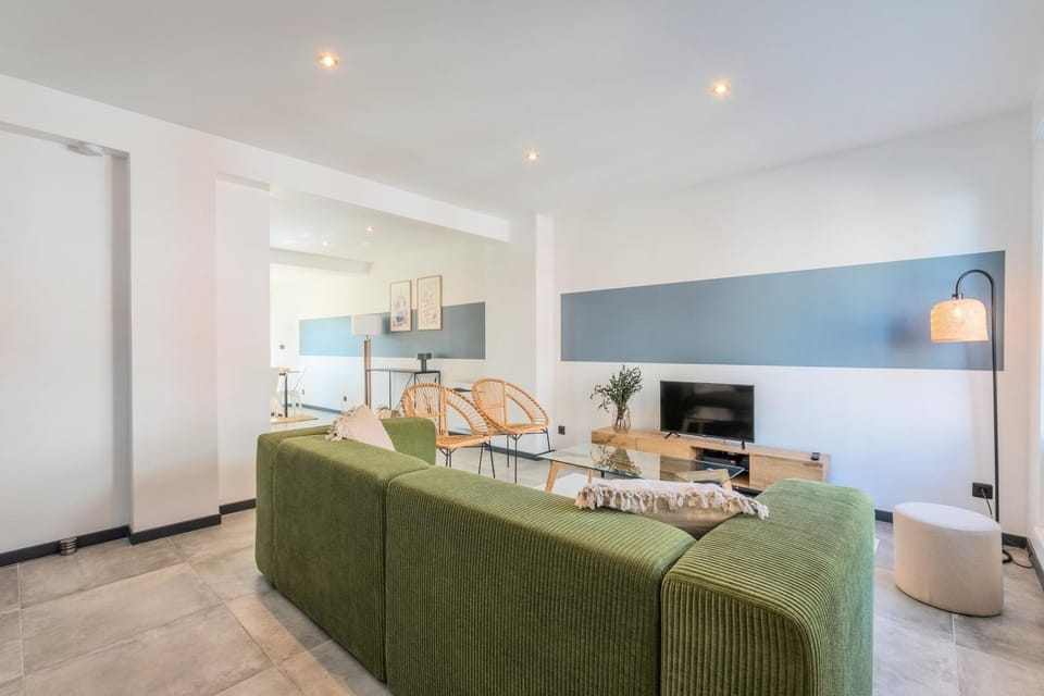 House 4bed 2bath with garden and private parking. Bed and Breakfast in Lille